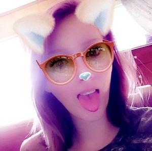 Meet your Posher, Emilee